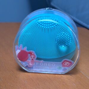 FOREO facial cleansing massager
